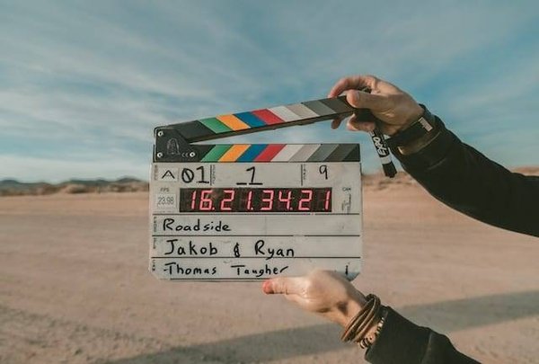 Quels sont les films, les séries, les émissions et les chaînes de télévision sénégalais les plus populaires et les plus appréciés ?